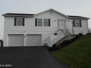 1136 Hollywell Ave, Chambersburg, PA 17201
