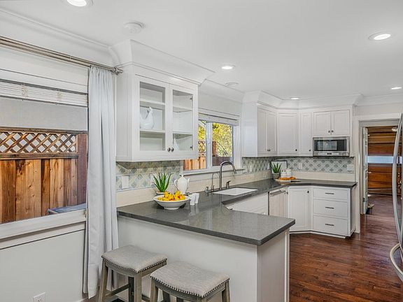 3rd image of 1532 Willowmont Ave