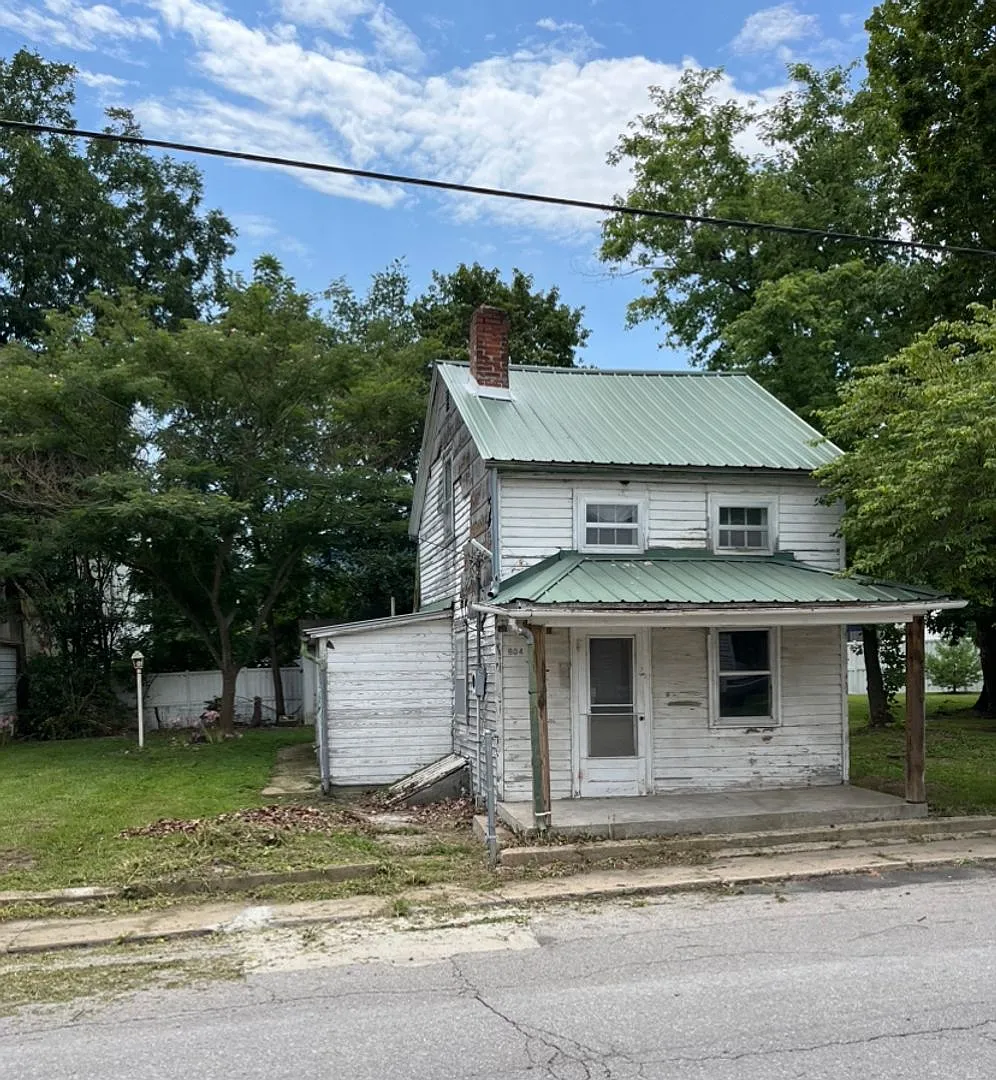 Historic Downtown! $390 Month / $900 Down — Photo 1