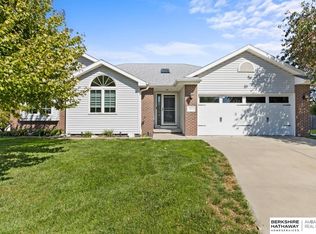 6100 Cheney Ridge Cir, Lincoln, NE 68516
