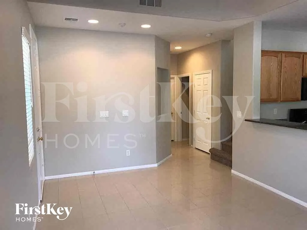 4 bed, 3.0 bath, 1528 sqft, $2,435 — Photo 3