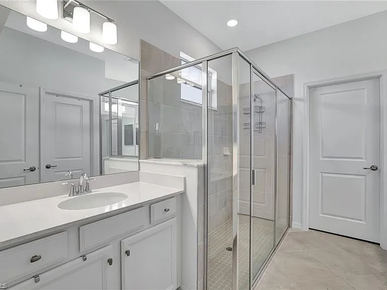 2567 Vine Ave — Photo 9