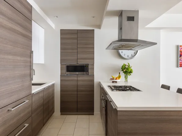 151 West 21st Street image 4 of 10