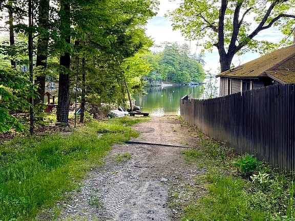 3rd image of 921 Sebago Road