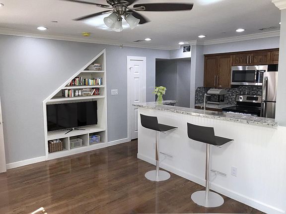 4th image of 4013 Driscoll St APT 4