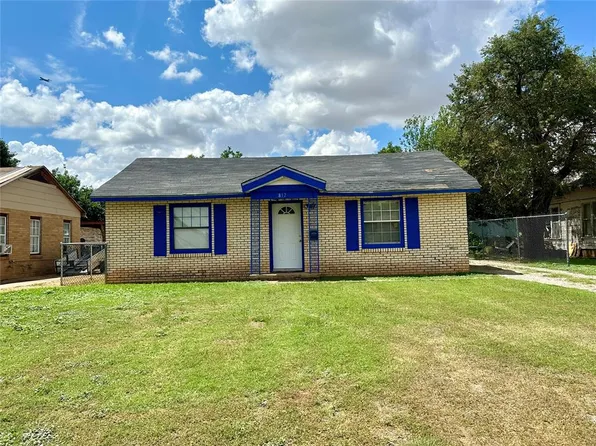 812 E Liveoak St, Altus, OK 73521