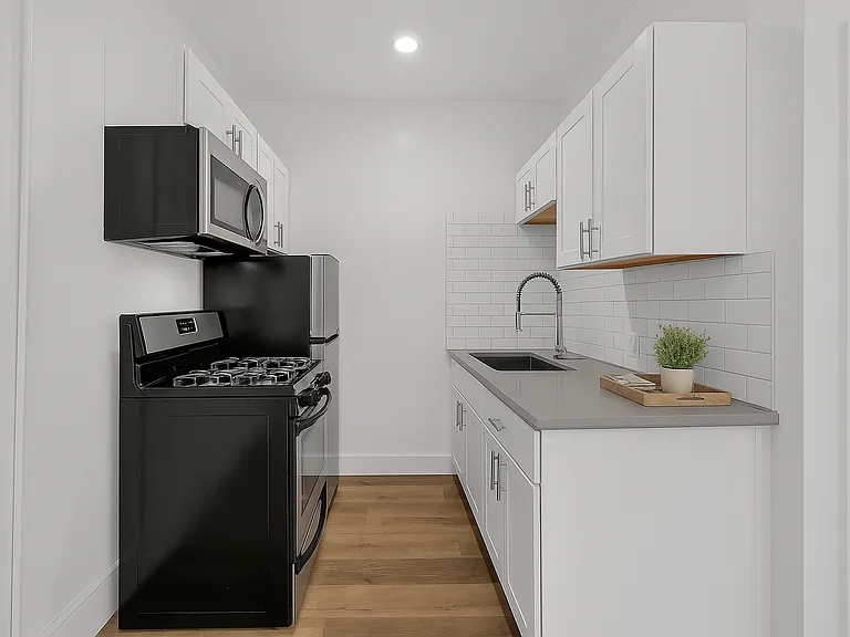 4 WEEKS FREE ON A 13 MONTH LEASE — Photo 12