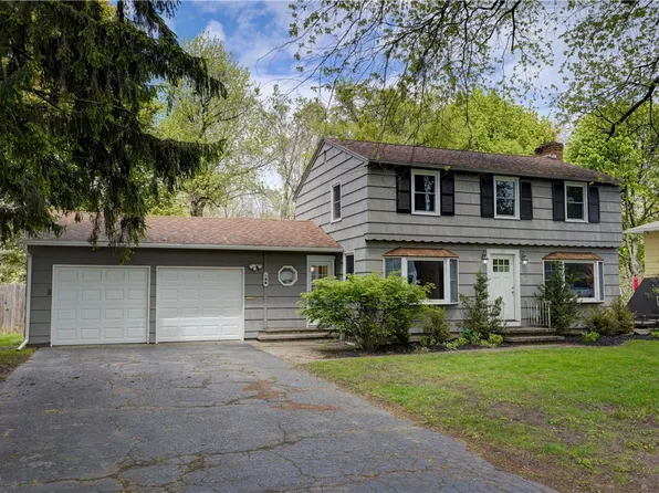 38 Plaza Dr, Rochester, NY 14617