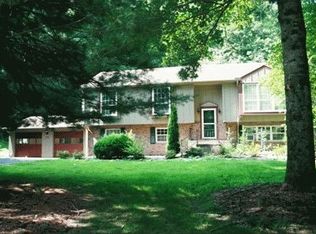 54 Landia Dr, Hendersonville, NC 28739