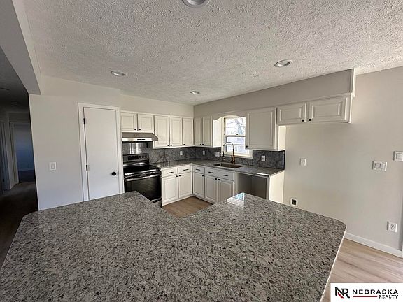 4th image of 5412 N Oaks Blvd