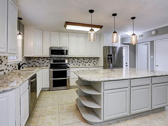 5th image of 10611 Ella Lee Ln
