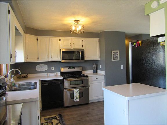 4th image of 6 Woodstock Ln