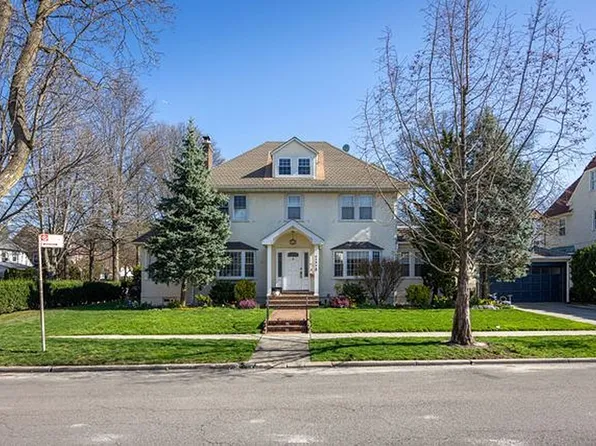 72-03 Ingram St, Forest Hills, NY 11375