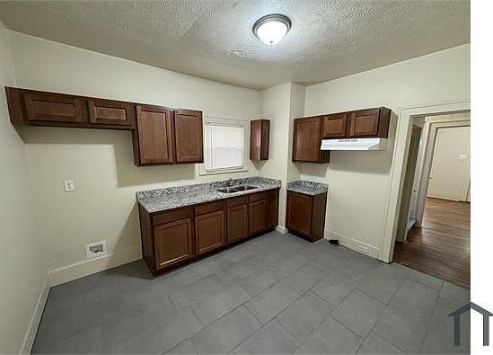 3rd image of 326 S 42nd St