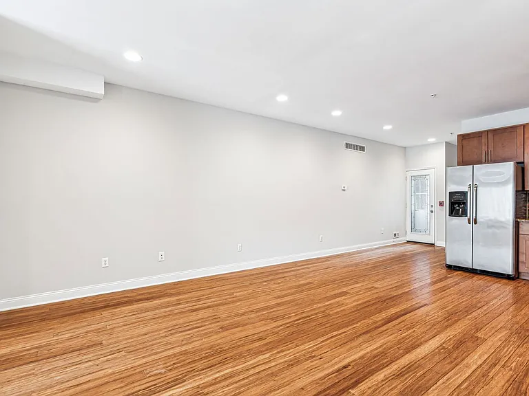 1633 Carpenter St #A — Photo 8