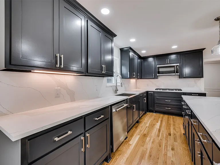 New dishwasher, stainless steel sink, 5 burner cooktop