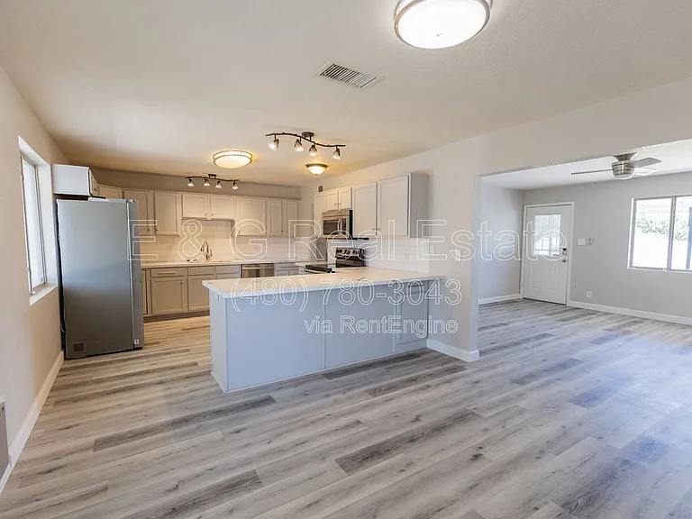 1305 W Laird St — Photo 6