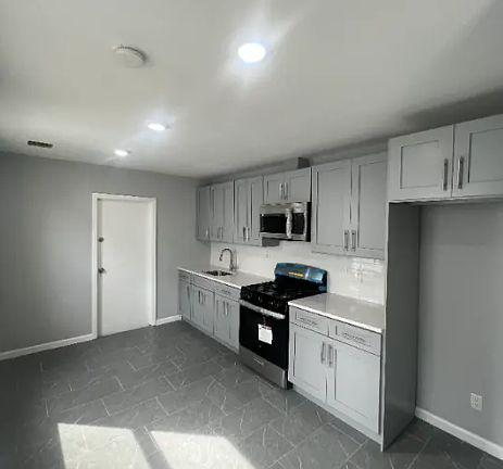 5th image of 107 Cedar Ave Floor 1