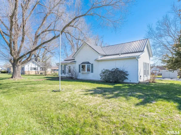 201 E 6th St, Glasford, IL 61533
