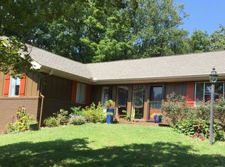 832 W Outer Dr, Oak Ridge, TN 37830