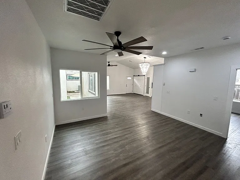 1527 W Orangeburg Ave — Photo 12