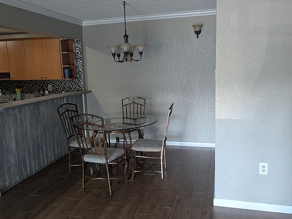 4th image of 5759 Washington St APT B1