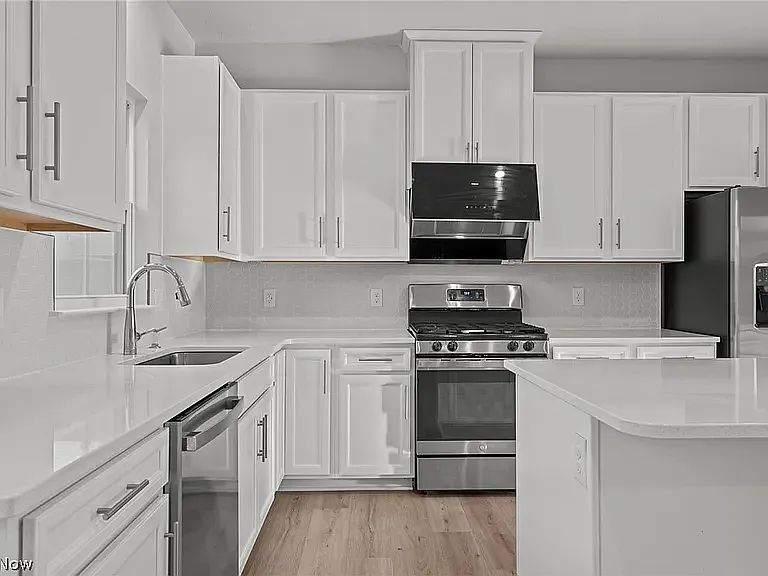 3 bed, 2232 sqft, $3,000 — Photo 3