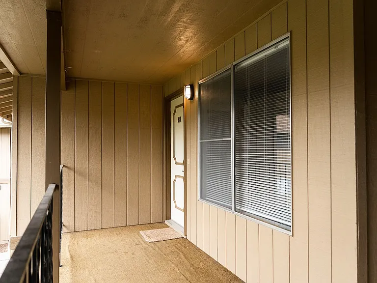 1837 Queen Ave SW — Photo 2