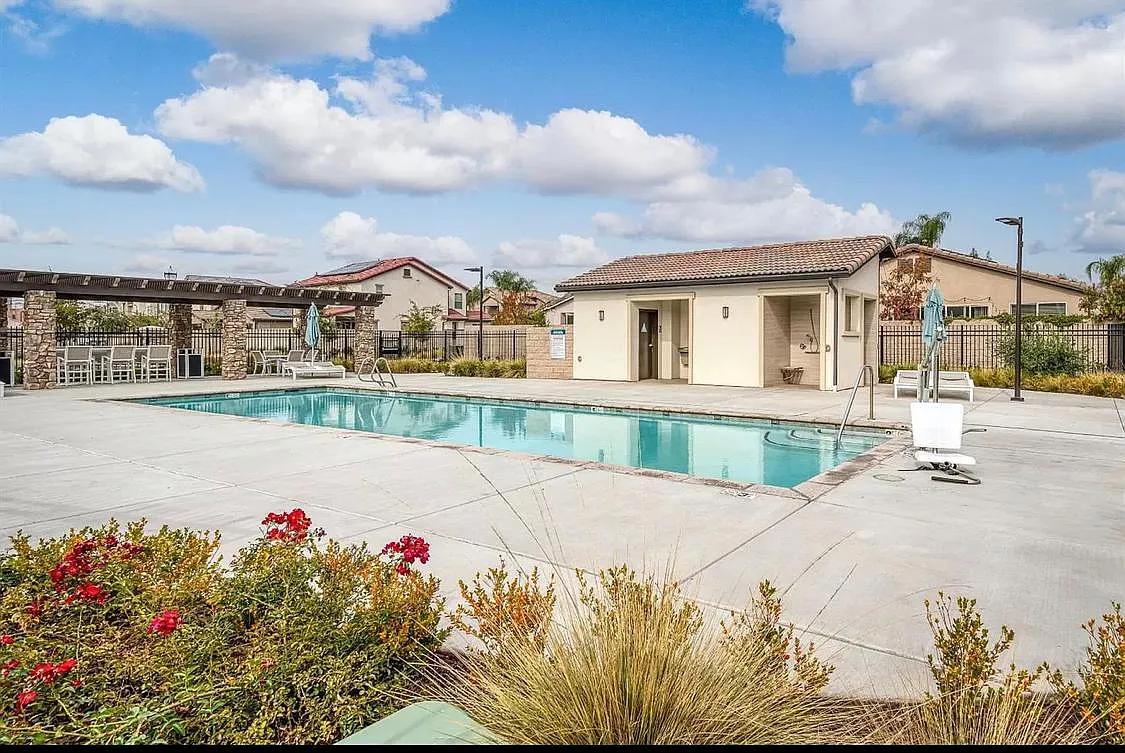 3 bed, 2.5 bath, 1641 sqft, $2,800 — Photo 4