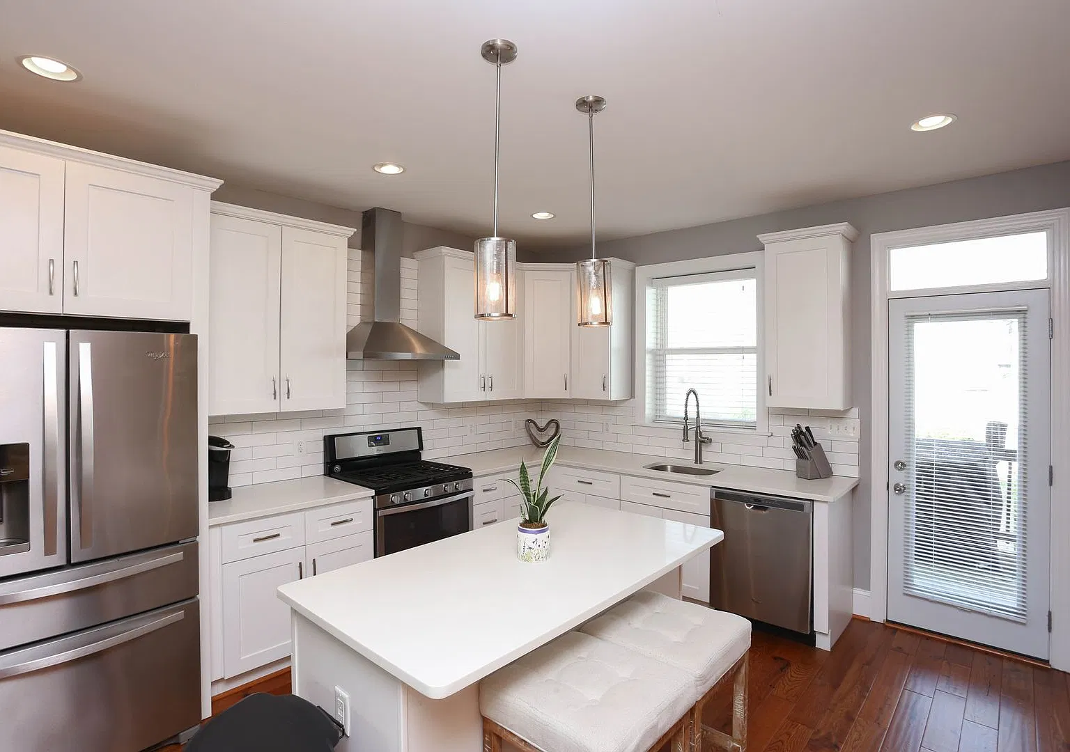 Coming Soon! Gorgeous 3br/3ba Renovated Home In Greek Town! — Photo 2