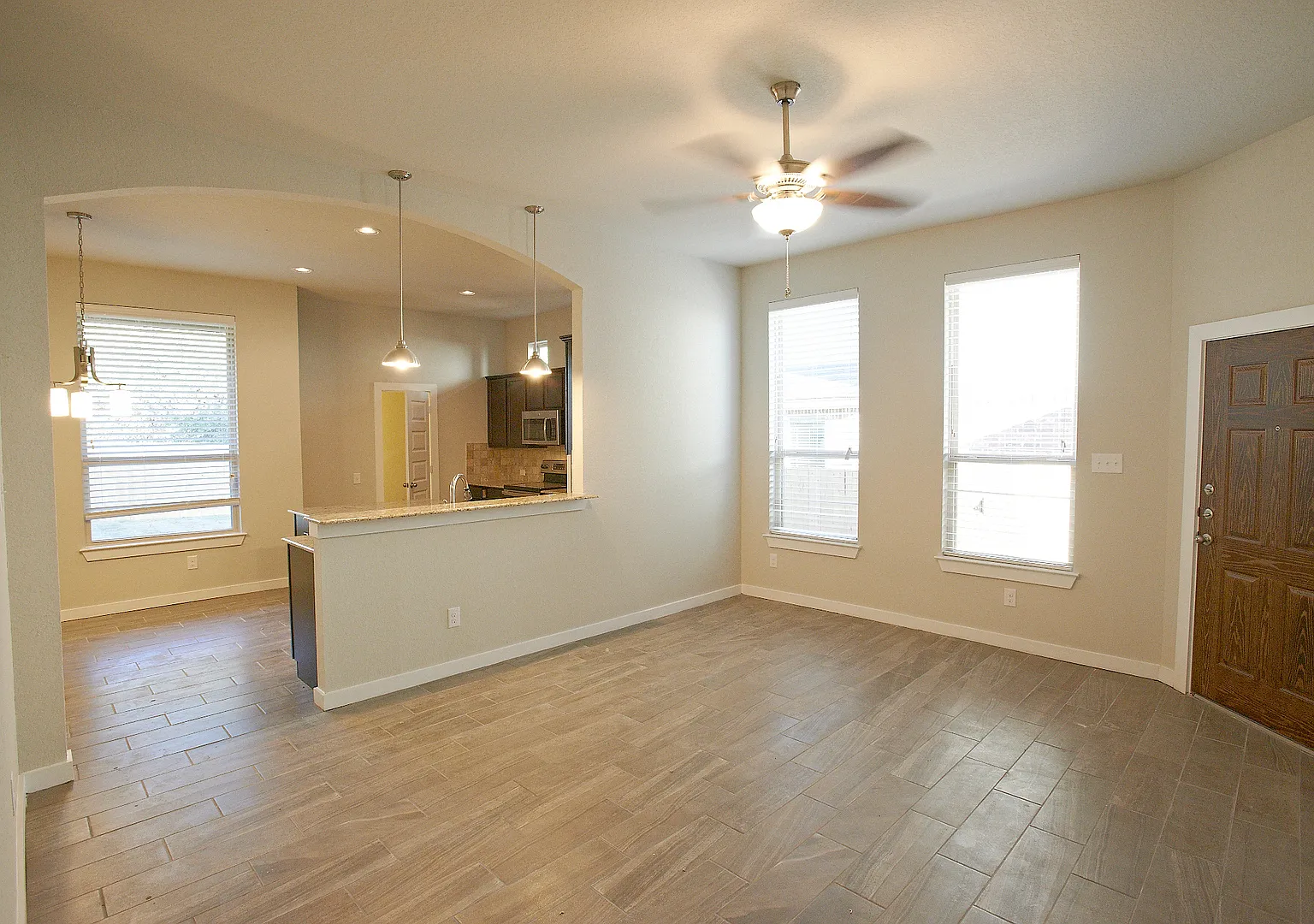Luxury 3 Bedroom Townhome Located Near South Texas Medical Center, San Antonio, Texas! — Photo 2
