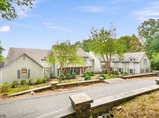 24 Roxiticus Rd, Mendham, NJ 07945