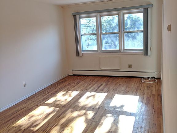 3rd image of 930 Vincent Ave Fl 2