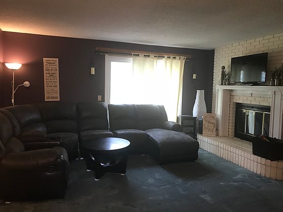3rd image of 181 Cleveland Cir
