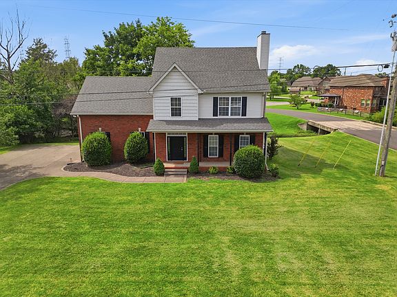 2nd image of 302 Twelve Oaks Ln