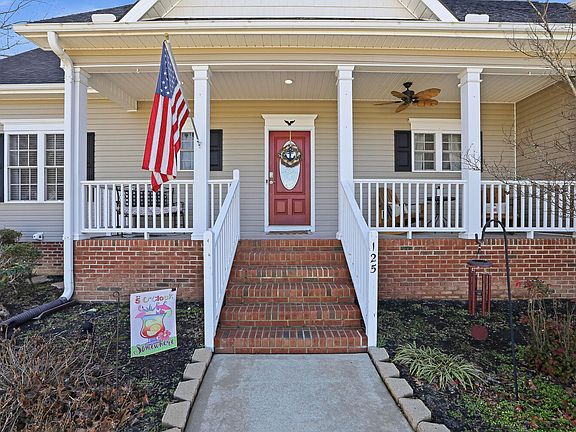 3rd image of 125 Dexterfield Dr