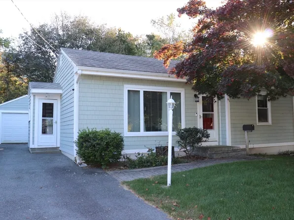 91 Bellview Ave, Ashaway, RI 02804