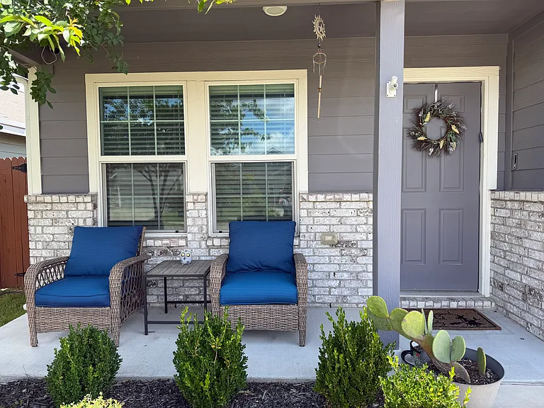 2910 Acacia Dr — Photo 2