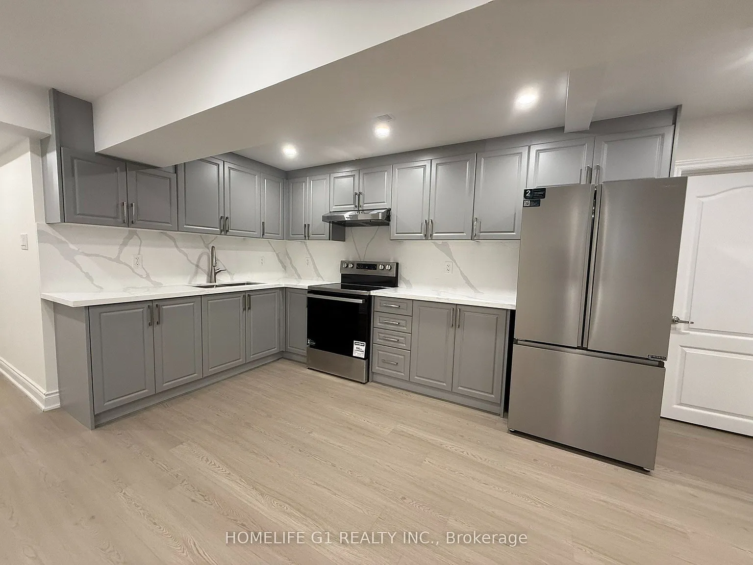 3 bed, $1,999 — Photo 2