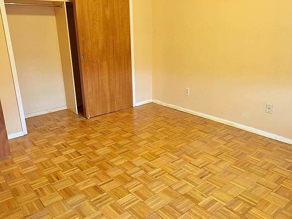 4th image of 2512 36th St APT 2R