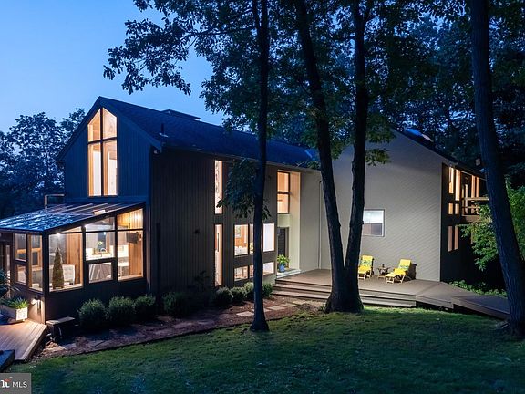 4th image of 725 Laurel Ridge Rd