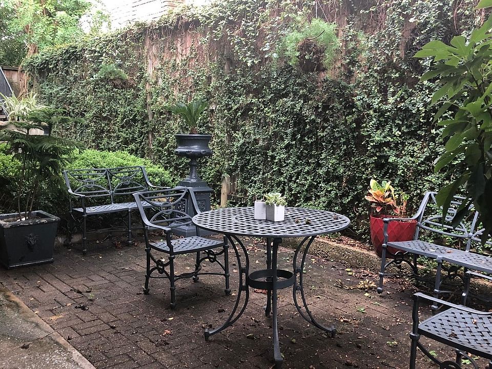 New Orleans courtyard with seating and Bar-B-Q; perfect for entertaining