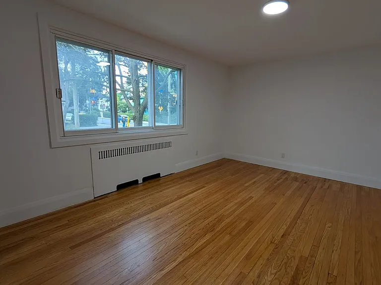 324 Laurier Ave E #MAIN — Photo 8