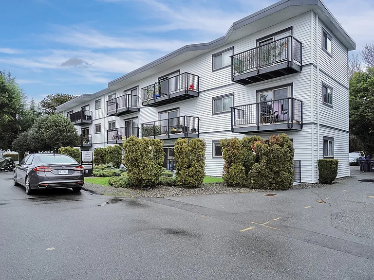 130 Stewart Ave #9 — Photo 27