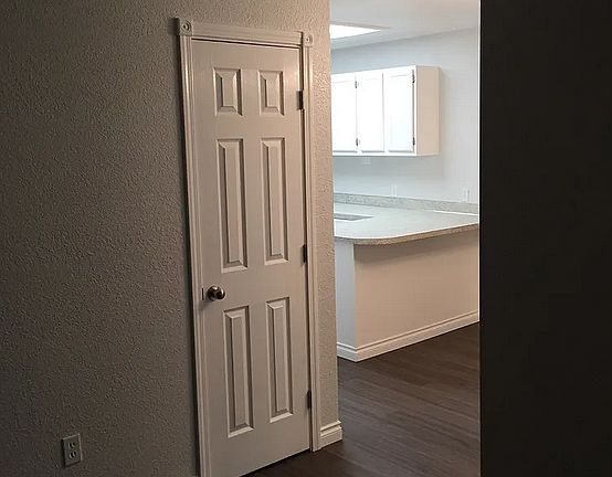 5th image of 303 N 37th Ave #1