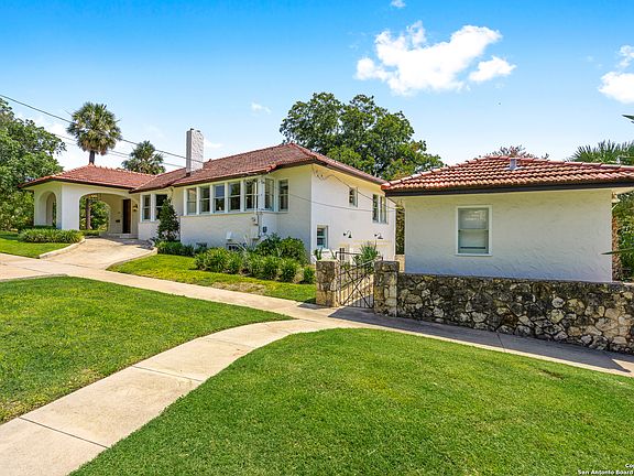 3rd image of 124 ENCINO AVE