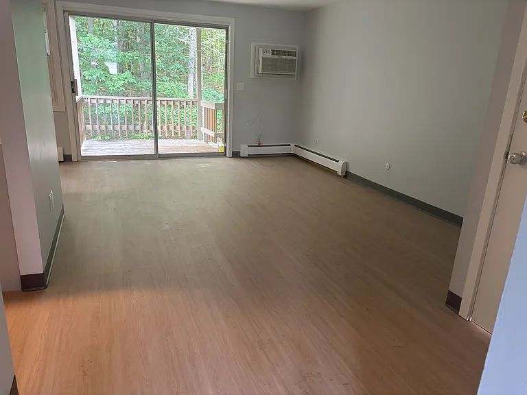 39 Therese Ave — Photo 12