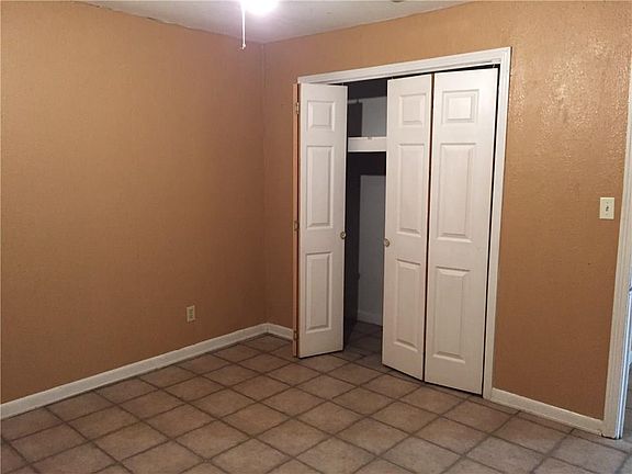 4th image of 931 Avenue A