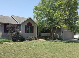 605 Stone Creek Dr, Newton, KS 67114