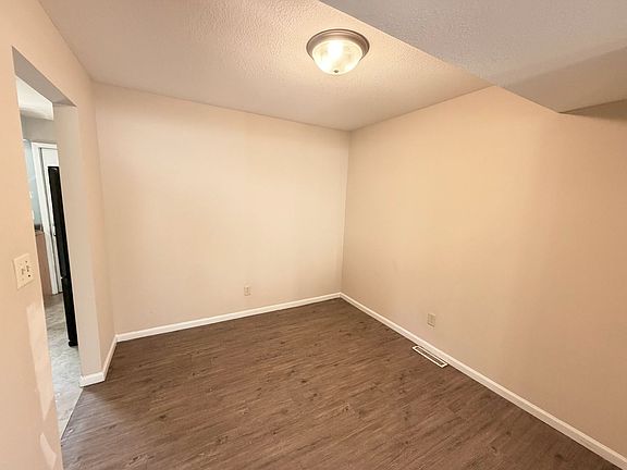 3rd image of 706 Crescent Dr #A